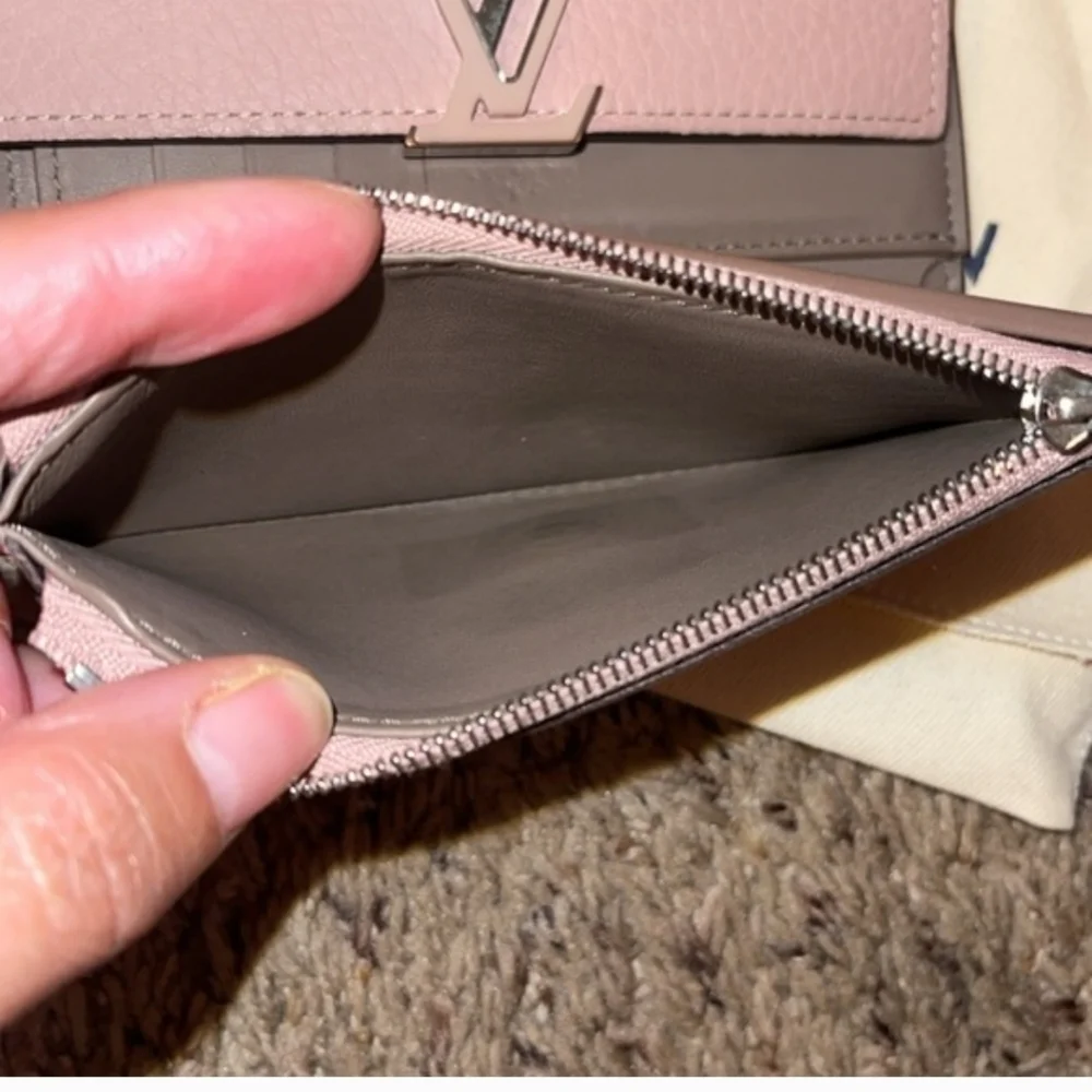 Louis Vuitton Capucines Compact Wallet
